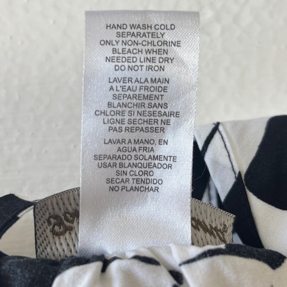 Tommy Bahama Short Black and White Floral Scoop Neck Dress - Picture 5 of 6